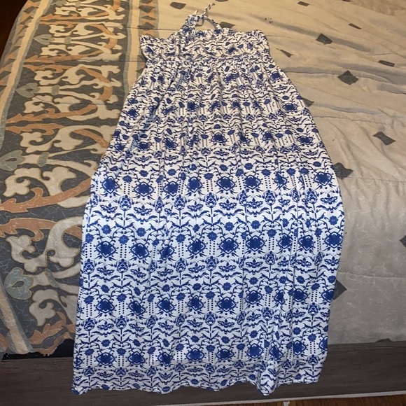 Beautiful patterned halter dress. - Picture 3 of 4